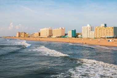 Virginia Beach Boardwalk tarihinde aktivitelerini insanlar