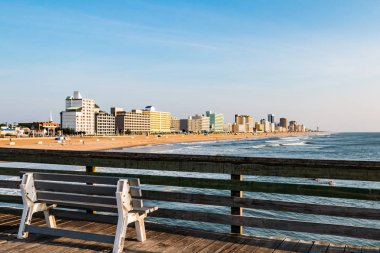 Virginia Beach Oceanfront balıkçılık iskelesinden görünümünü sabah