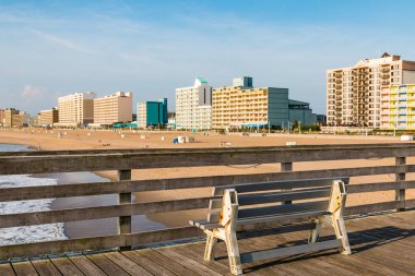 Virginia Beach Oceanfront balıkçılık iskele Daybreak bankta