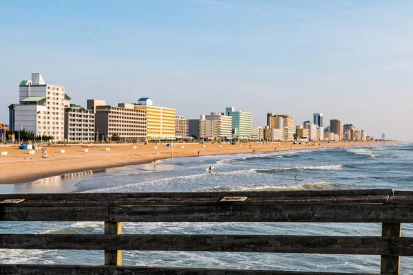 Fishing Pier View of the Virginia Beach Oceanfront — Stock Photo, Image