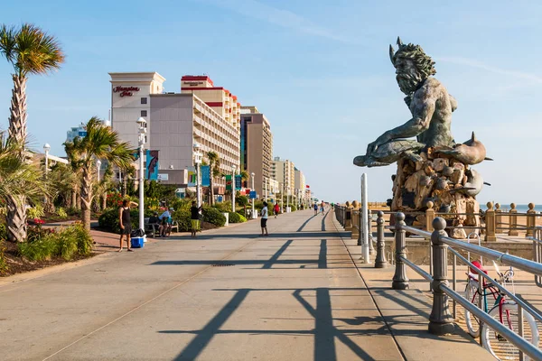 Paul Dipasquale'nın Kral Neptün heykel Virginia Beach Boardwalk tarihinde 
