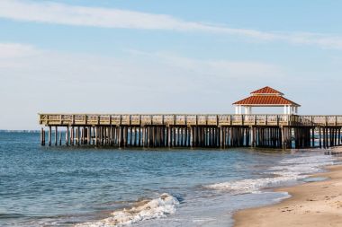 Pier Buckroe Plajı'nda Hampton, Va ile ilgilenen kamu