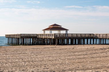 Ahşap kamu Pier Buckroe Plajı'nda Hampton, Va ile ilgilenen
