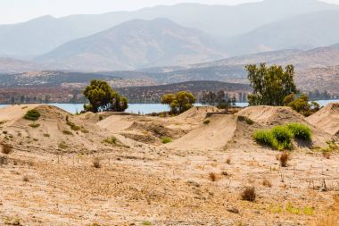Bmx kir Moğolların eğitim Otay göl kenarında yarış.