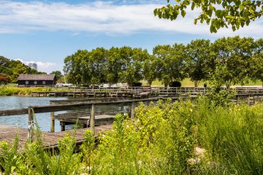 Lake Trashmore Dağı Trashmore Park'ta iskelede tekne
