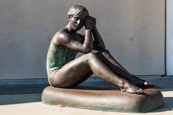 Test öntött szobor olimpiai tornász Theresa Kulikowski — Stock Fotó