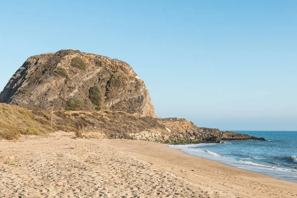 Mugu Rock na PCH em Malibu, Califórnia — Fotografia de Stock