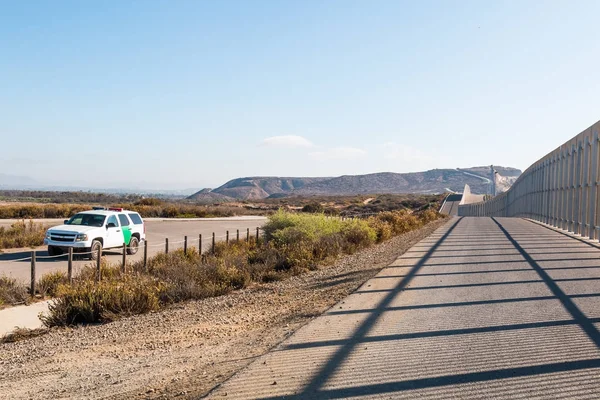 San Diego/Tijuana sınır duvara yakın devriye ABD sınır devriye aracı