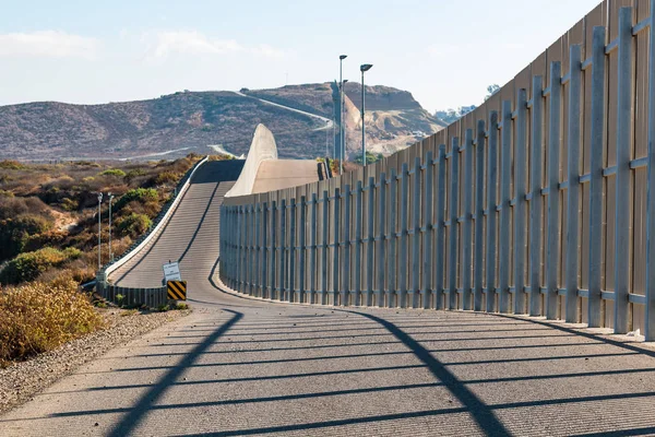 International Border Wall Between San Diego and Tijuana Extending into Distant Hills — Stock Photo, Image