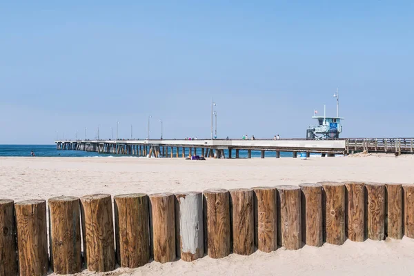 People Enjoy Day at Venice Beach, California — Stock Photo, Image