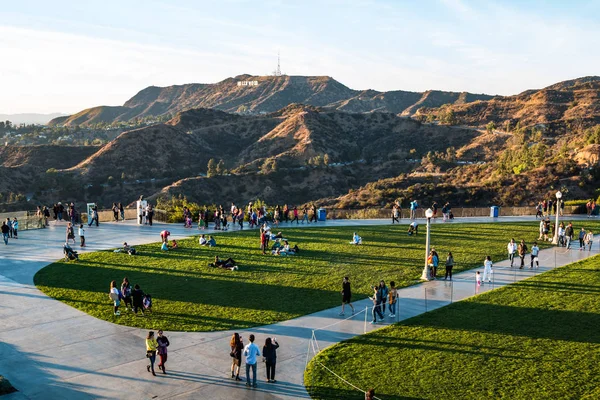 Los Angeles Kalifornia Listopada 2017 Ludzie Zwiedzić Okolicę Trawiasta Trawnik — Zdjęcie stockowe