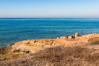 Noktası Loma, California - 19 Aralık 2017: İnsanlar ziyaret tidepool alan adlı Cabrillo Ulusal Anıtı, Güney Kaliforniya'nın en çok korunan kayalık gelgit alanlarından biri olan.