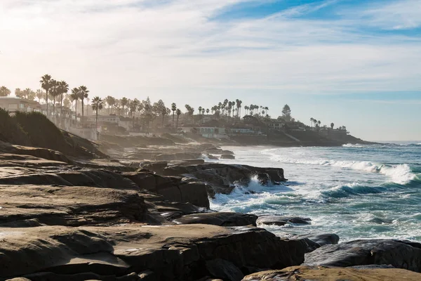 Windansea Beach Eroso Scogliere Formazioni Rocciose Una Mattina Nebbiosa Jolla — Foto Stock