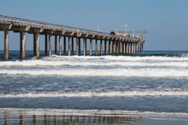 San Diego, Kaliforniya La Jolla Shores adlı bir beton araştırma iskele.  
