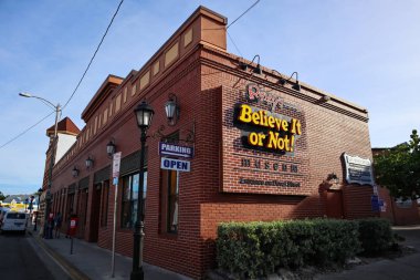 Key West, Florida / Usa - 12 Kasım 2019: Ripley 's Believe or Not Odditorium, 550 tuhaf ve alışılmadık serginin yer aldığı bir müze. Tüm eserler Robert Ripley tarafından toplandı.. 
