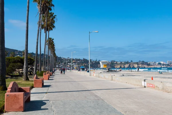 Jolla California Usa April 2018 People Walk Boardwalk Jolla Shores — Zdjęcie stockowe