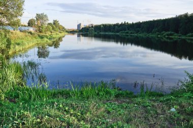 Moskova'da Kuzey'de Büyük Uzun (Vynohradiv) gölet