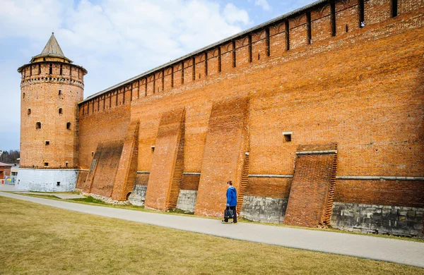 Muro del Kremlin de Kolomna con torre Marinkina — Foto de Stock