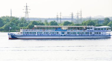 Yolcu zevk tekne Klyazma rezervuar Moskova banliyösünde üzerinde 