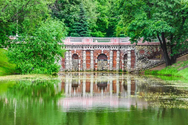 Rastrelli grotto Lefortovo parkban Moszkvában — Stock Fotó