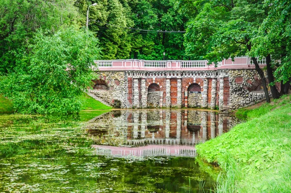 Rastrelli grot in Lefortovo Park in Moskou — Stockfoto