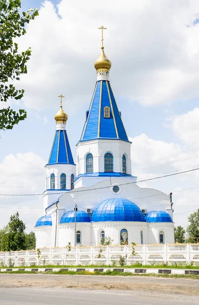 L "église de l'intercession de la bienheureuse Vierge Marie dans le cimetière du Nord de Rostov-na-Donu — Photo