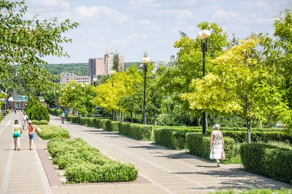 Parque "Druzhba" (Amistad) en el Boulevard Komarova en Rostov-on-don — Foto de Stock