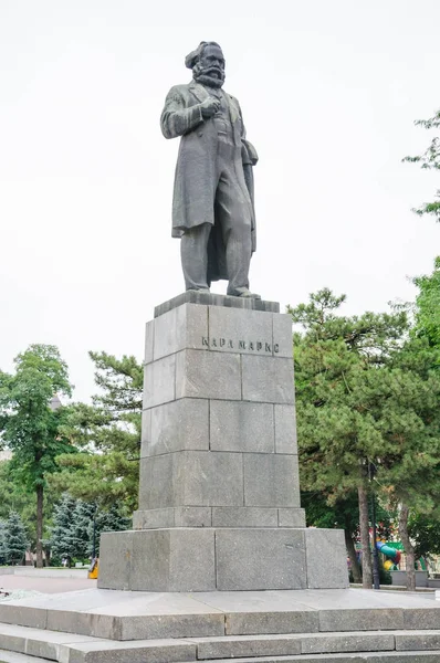 Rostov-on-Don meydanda Karl Marx Karl Marx Anıtı
