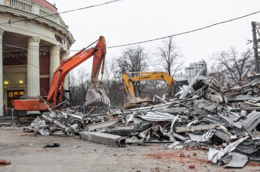 Moskova'da yasadışı bina yıkılması