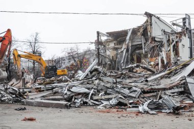 Moskova'da yasadışı bina yıkılması