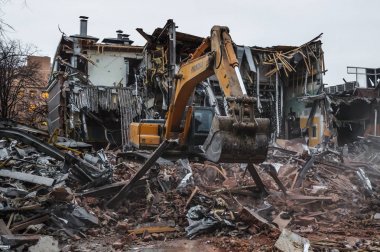 Moskova'da yasadışı bina yıkılması