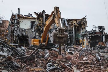 Moskova'da yasadışı bina yıkılması