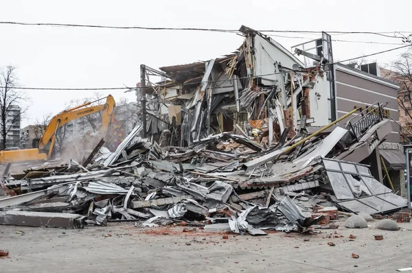 Moskova'da yasadışı bina yıkılması