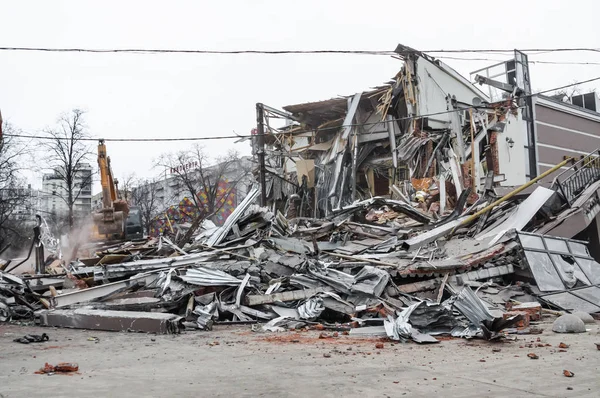 Moskova'da yasadışı bina yıkılması