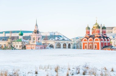 Cathedral Of simgesi Our Lady işareti ve Campanile eski Znamensky manastır kilisesi Maximus Confessor ve Gostiny Dvor sokak Varvarka üzerinde