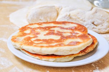 Kızarmış buğday pide ve ham Maya hamuru hazır