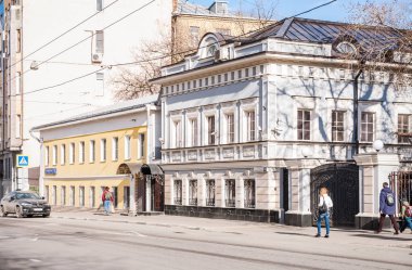 Moskova, Rusya - 10 Nisan 2015: XIX yüzyıl binaları Aleksandra Solzhenitsyna sokakta, 10 4 ve 12, Bina, 5 bina.
