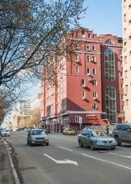 Moskova, Rusya - 28 Nisan 2015: İdari ofis Bolshaya Andronievskaya Caddesi üzerinde binası. Araştırma ve bilgi merkezi yönetim sistemleri 