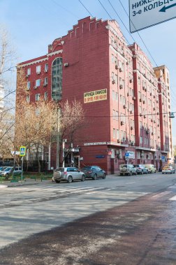 Moskova, Rusya - 28 Nisan 2015: İdari ofis Bolshaya Andronievskaya Caddesi üzerinde binası. Araştırma ve bilgi merkezi yönetim sistemleri 