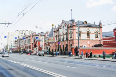 Moskova, Rusya - 28 Nisan 2015: Taganskaya Caddesi. Rus Ortodoks Kilisesi şefaat (Pokrovsky) Manastırı