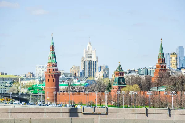 Widok Kreml Gmachu Ministerstwa Spraw Zagranicznych Mostu Moskvoretsky — Zdjęcie stockowe