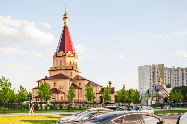 俄罗斯莫斯科 2018年5月8日 Brateevo 的施洗约翰的斩首教会和圣三位一体教堂 — 图库照片