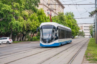 Moskova, Rusya - 1 Temmuz 2019: Sharikopodshipnikovskaya Caddesi üzerindeki Tram 71-931 m 
