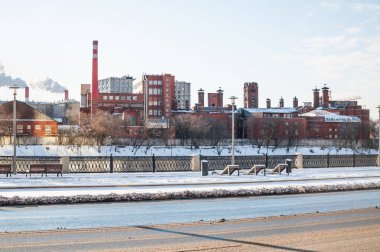 Moskova, Rusya - 23 Ocak 2020: Eski Badaevsky bira fabrikasının bölgesi. Çok işlevli kompleks 