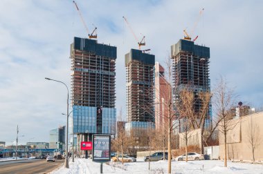 MOSCOW, RUSSIA - 23 Ocak 2020: Krasnopresnenskaya seti üzerindeki Başkent Kuleleri konut kompleksinin inşaatı