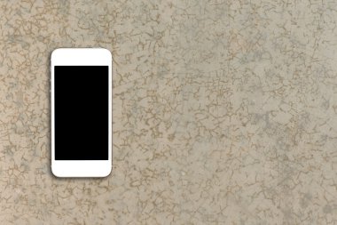 Üstten Görünüm smartphone şablon çimento tablo boşaltmak ile siyah ekran ile alay etmek.