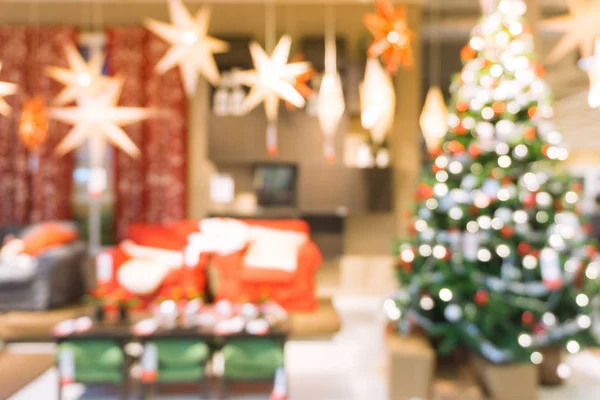Gyönyörű ünnep díszített szoba karácsonyfával, a fókusz lövés a fotó háttér — Stock Fotó