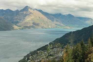 Queenstown South Island, Yeni Zelanda hava görünümünü. Cityscape ve göl Wakatipu top, Yeni Zelanda, Güney Adası, Queenstown yatay.