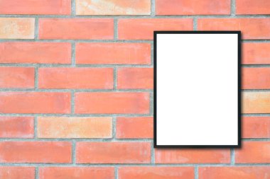 Boş poster resim çerçevesi üzerinde tuğla duvar kadar alay.
