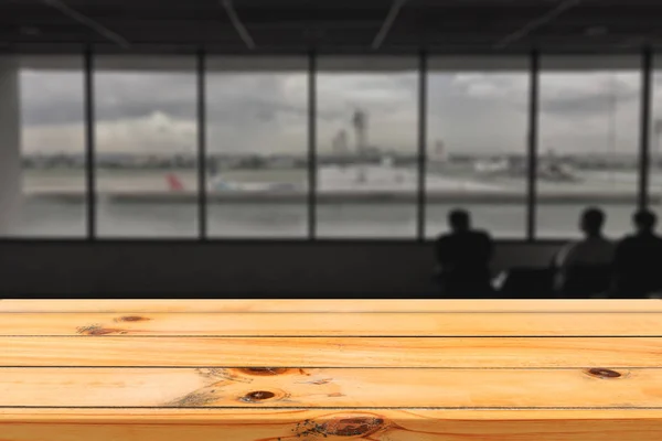 Empty wood table top with airport departure abstract blur background with bokeh light,Mock up for display or montage of product,Business presentation — Stock Photo, Image